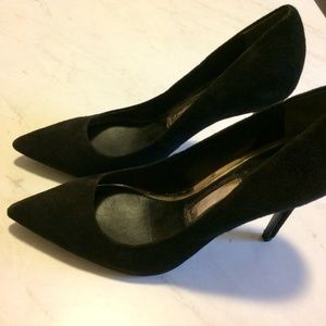 NWOT Boutique 9 Migs Point Toe Pumps